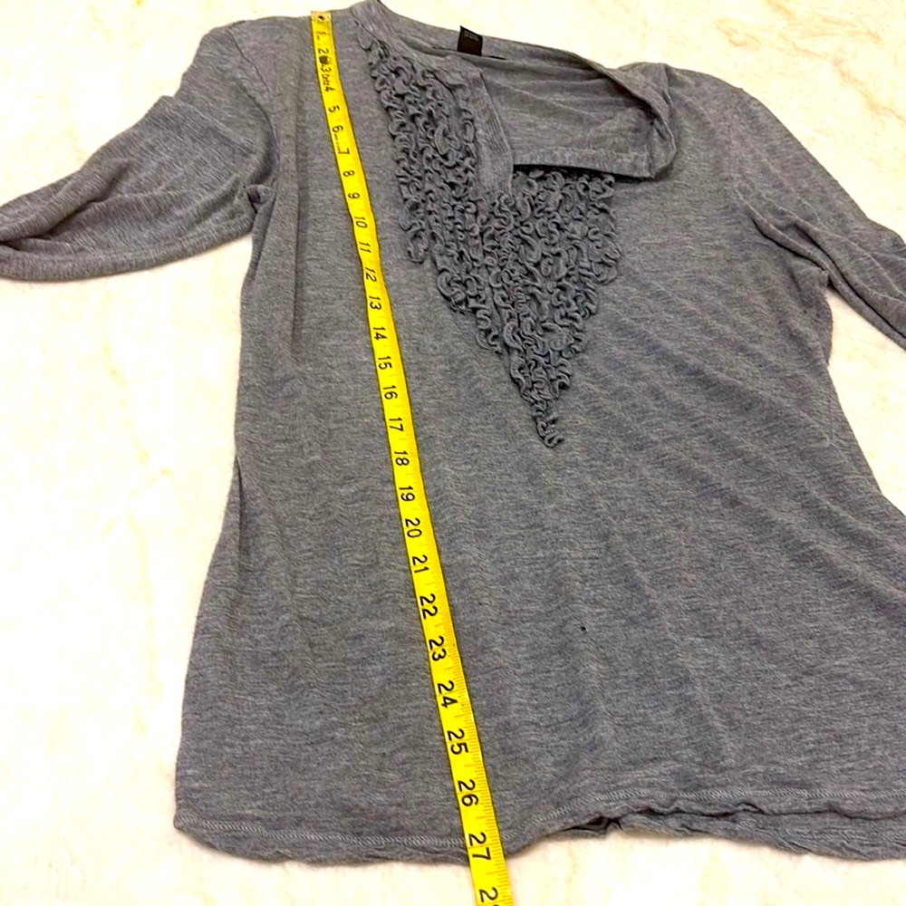 Kenneth Cole. Gray Ruffled Women's Top, 3/4 sleeves, Business casual. Size large - Picture 7 of 9